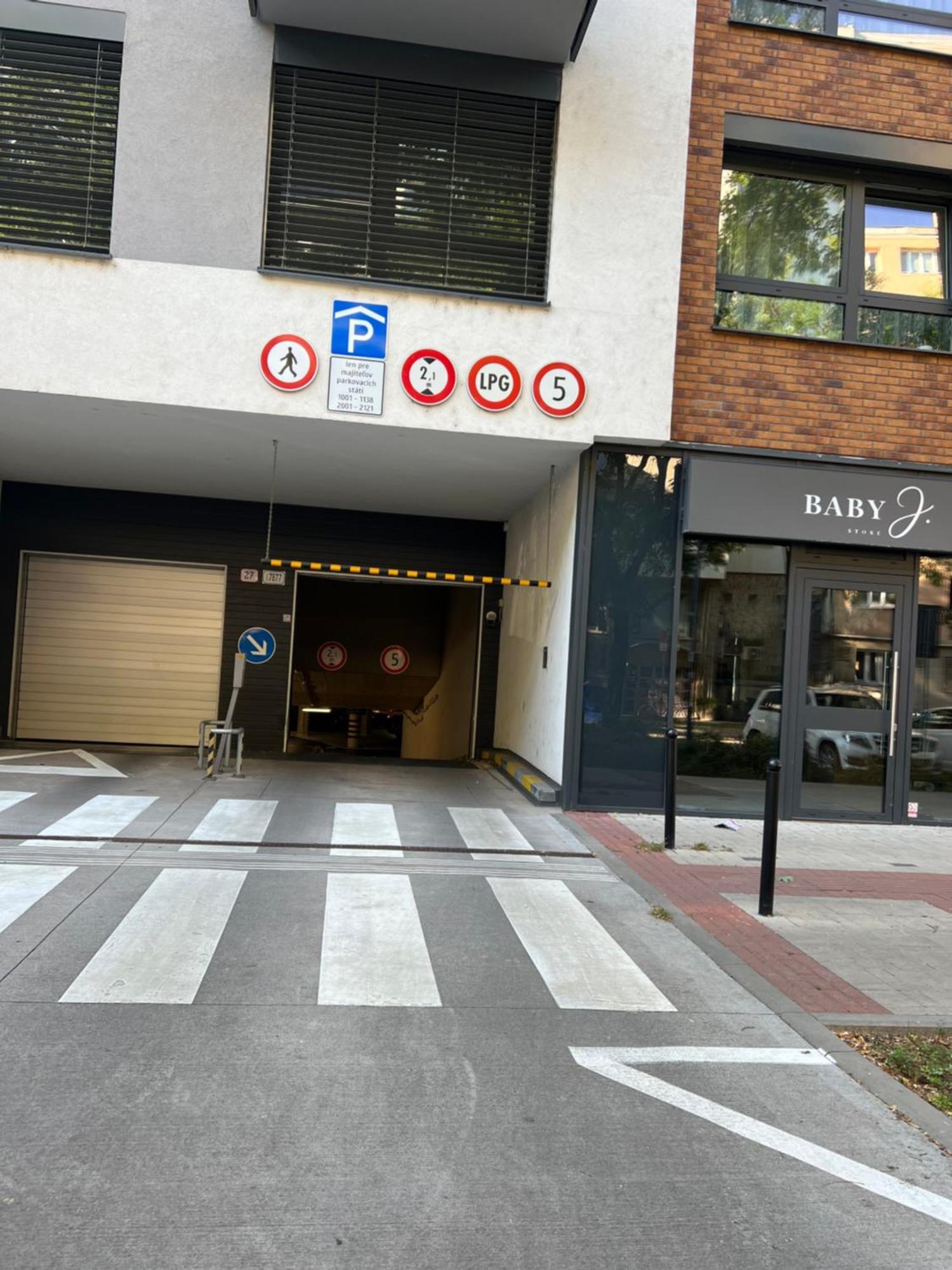 Lia Apartman - Private Parking 布拉迪斯拉发 外观 照片